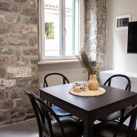 Apartment Levstik